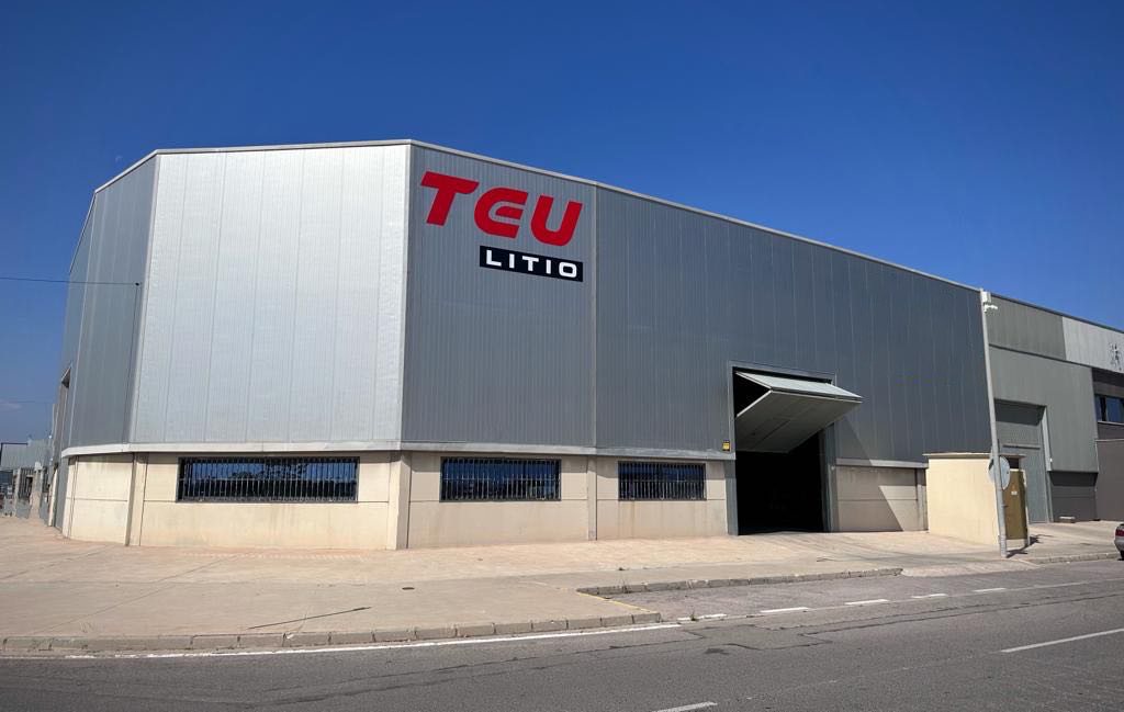 Felicitación al concesionario de TEU España por disponer de nuevas instalaciones en Castellón (Norte de Valencia).